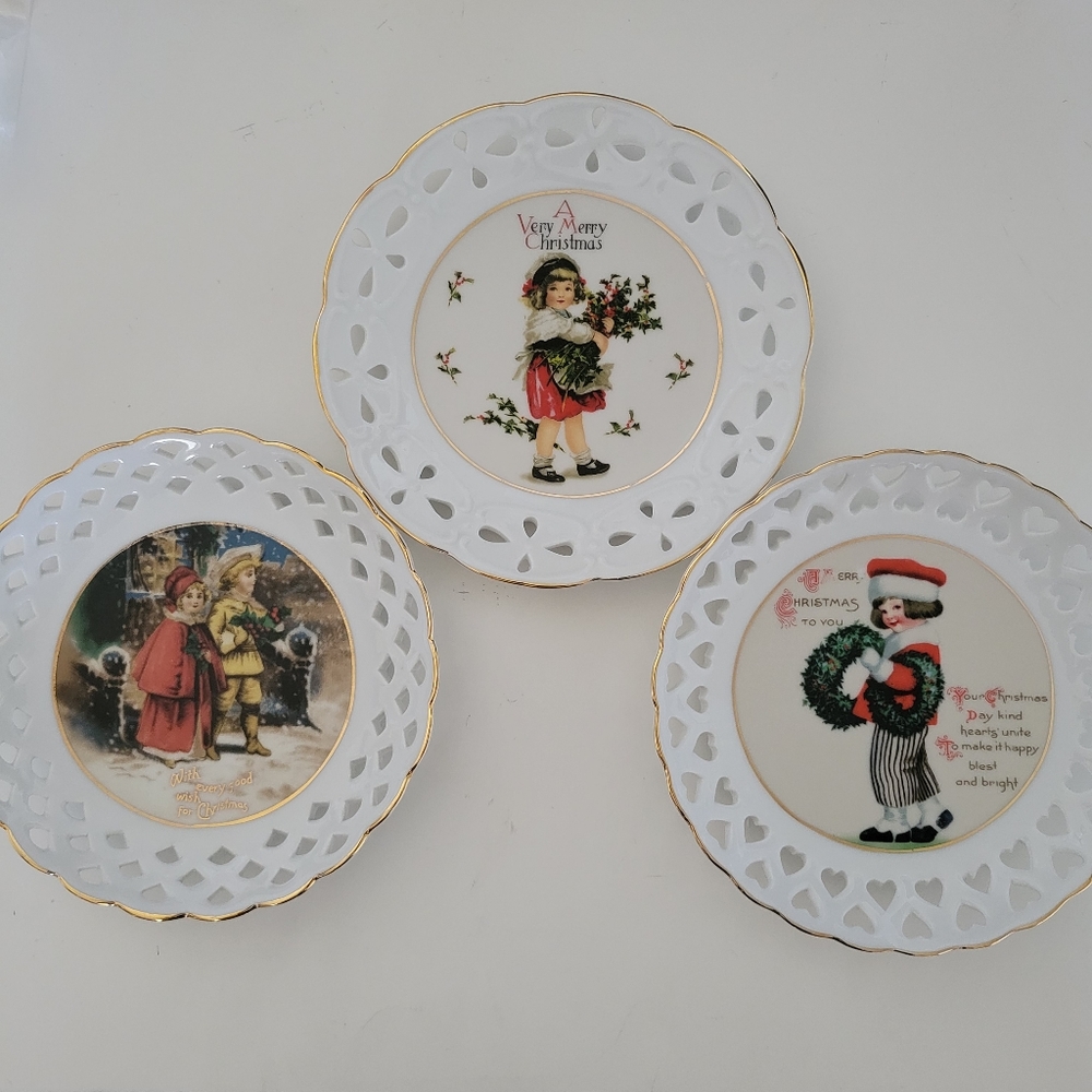 Vintage Christmas Reticulated Salad Plates Set Of 3